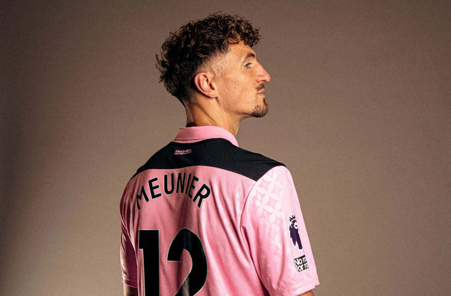 Sunderland anuncia Meunier para refor&ccedil;ar defesa na temporada 2026/27