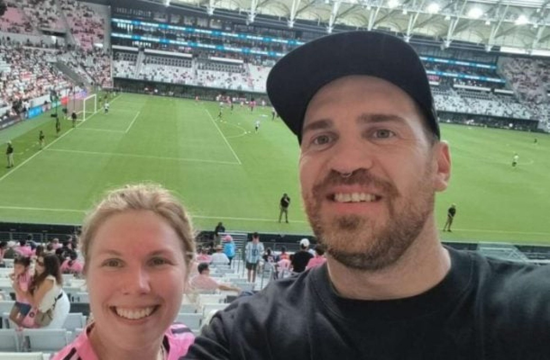 Torcedor roda o mundo por homenagem ao av&ocirc; e conclui miss&atilde;o ap&oacute;s encontro com Messi