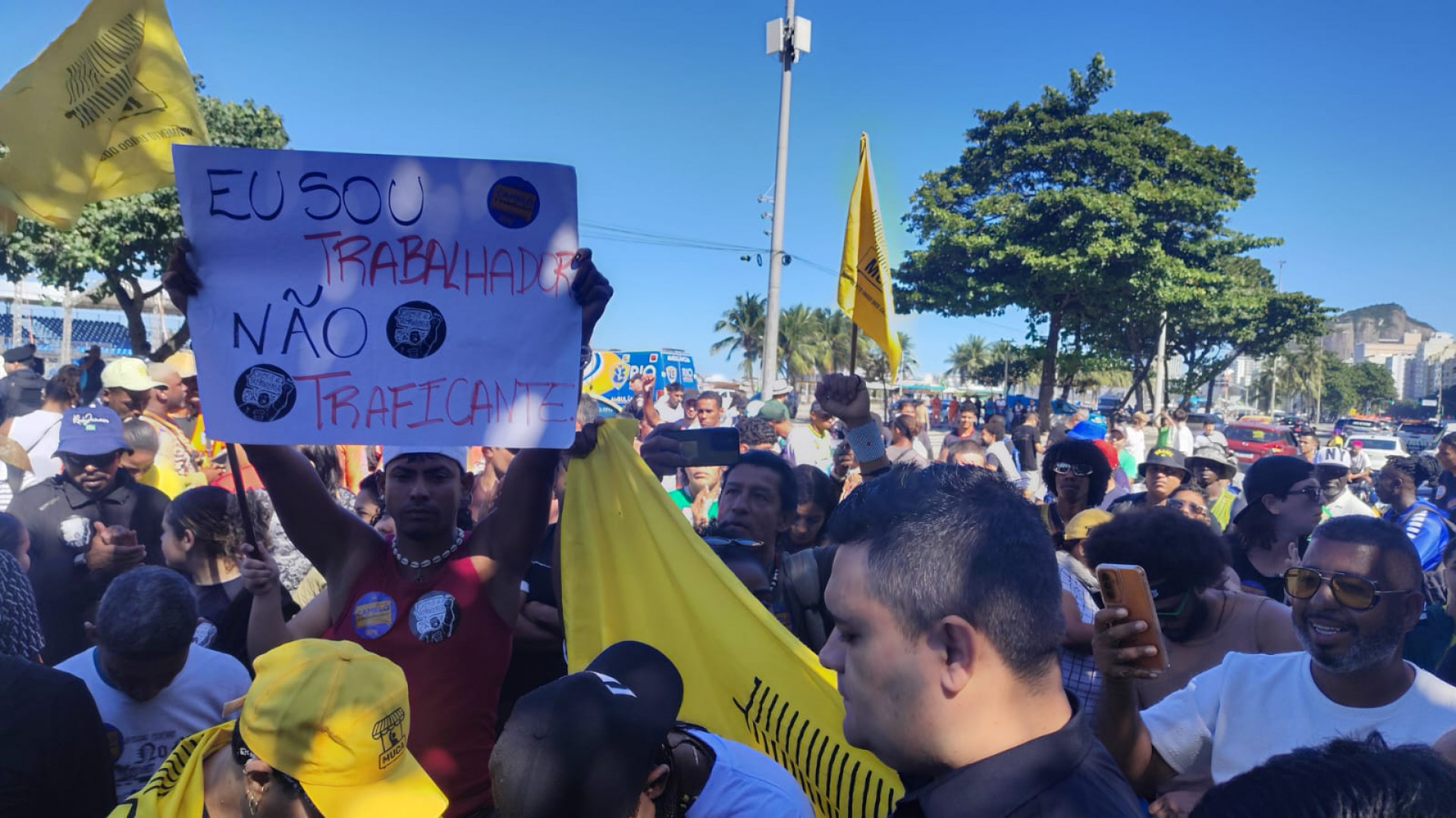 O ato aconteceu em frente ao Copacabana Palace, na Zona Sul