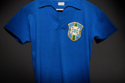 Camisa usada por Pelé na final da Copa é leiloada por R$ 25 milhões
