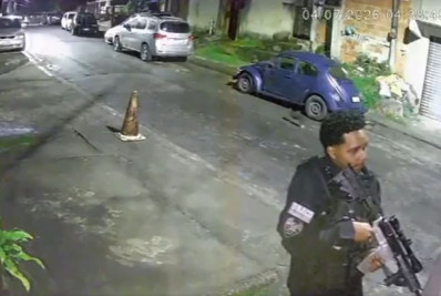 Polícia Civil busca milicianos flagrados com uniformes falsos da Draco