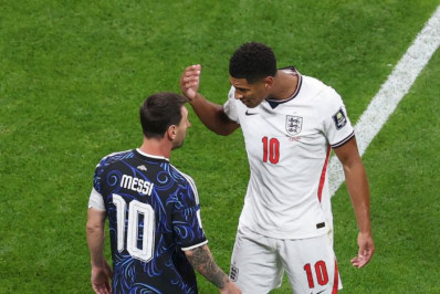 Bellingham expõe discussão com Messi: 'Vão transformar em problema'