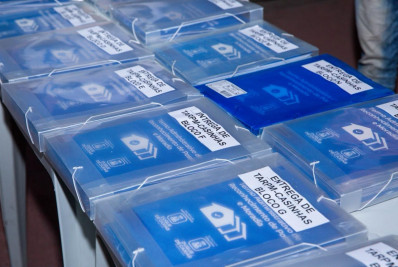 Caxias entrega de documento a moradores de loteamento no Parque Paulista