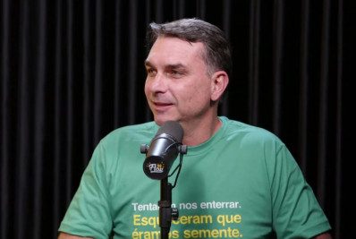 Flávio Bolsonaro diz que 'não tem relação' com Michelle