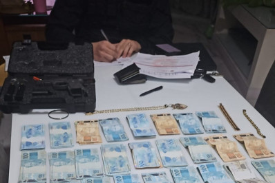 MPRJ apreende mais de R$ 20 mil em casa de deputado alvo de operação