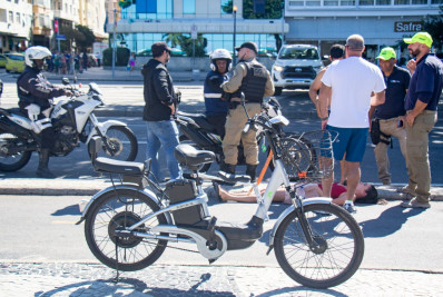Colisão entre bike elétrica e patinete deixa ferida
