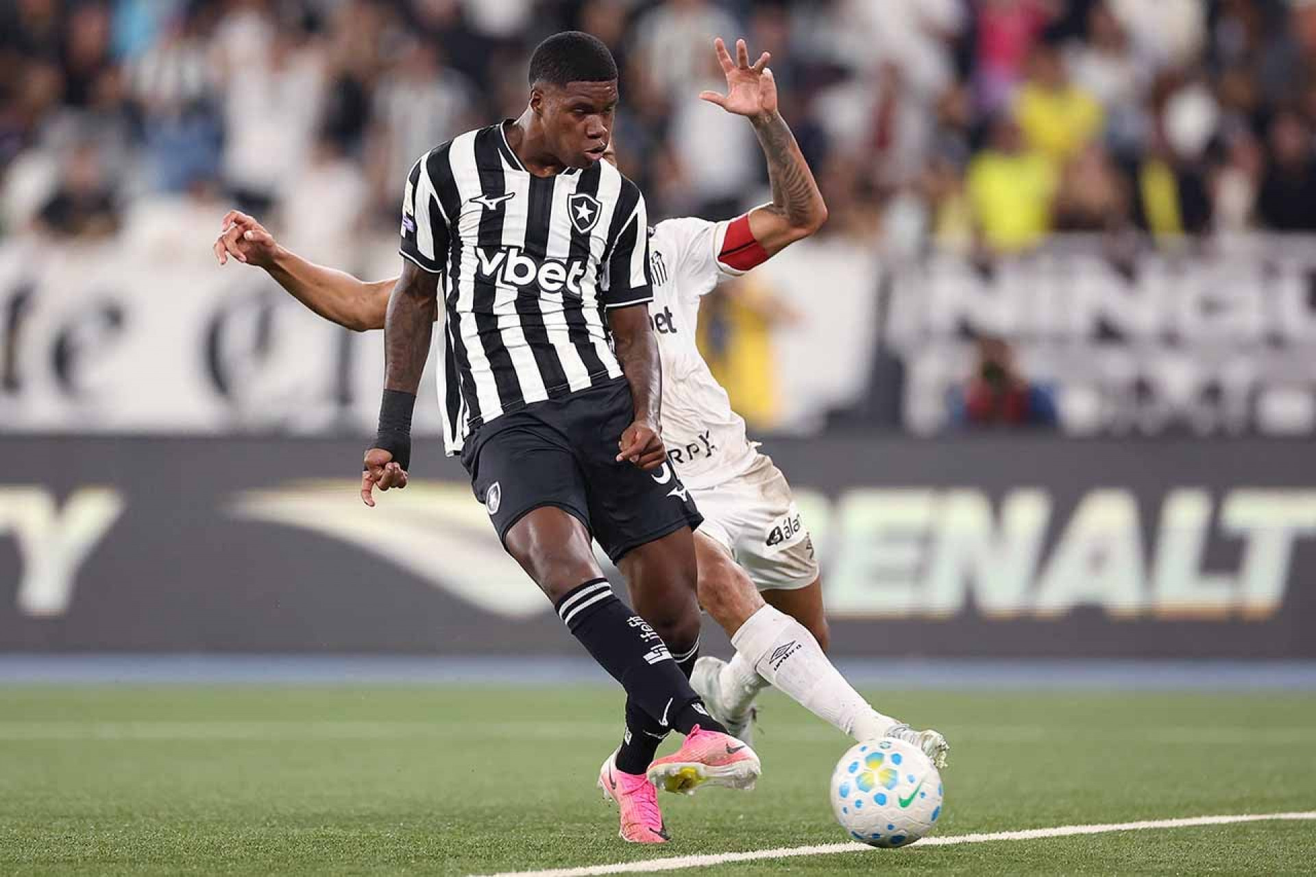 Kadir celebra “gol lutado” pelo Botafogo: “Buscando h&aacute; muito tempo”
