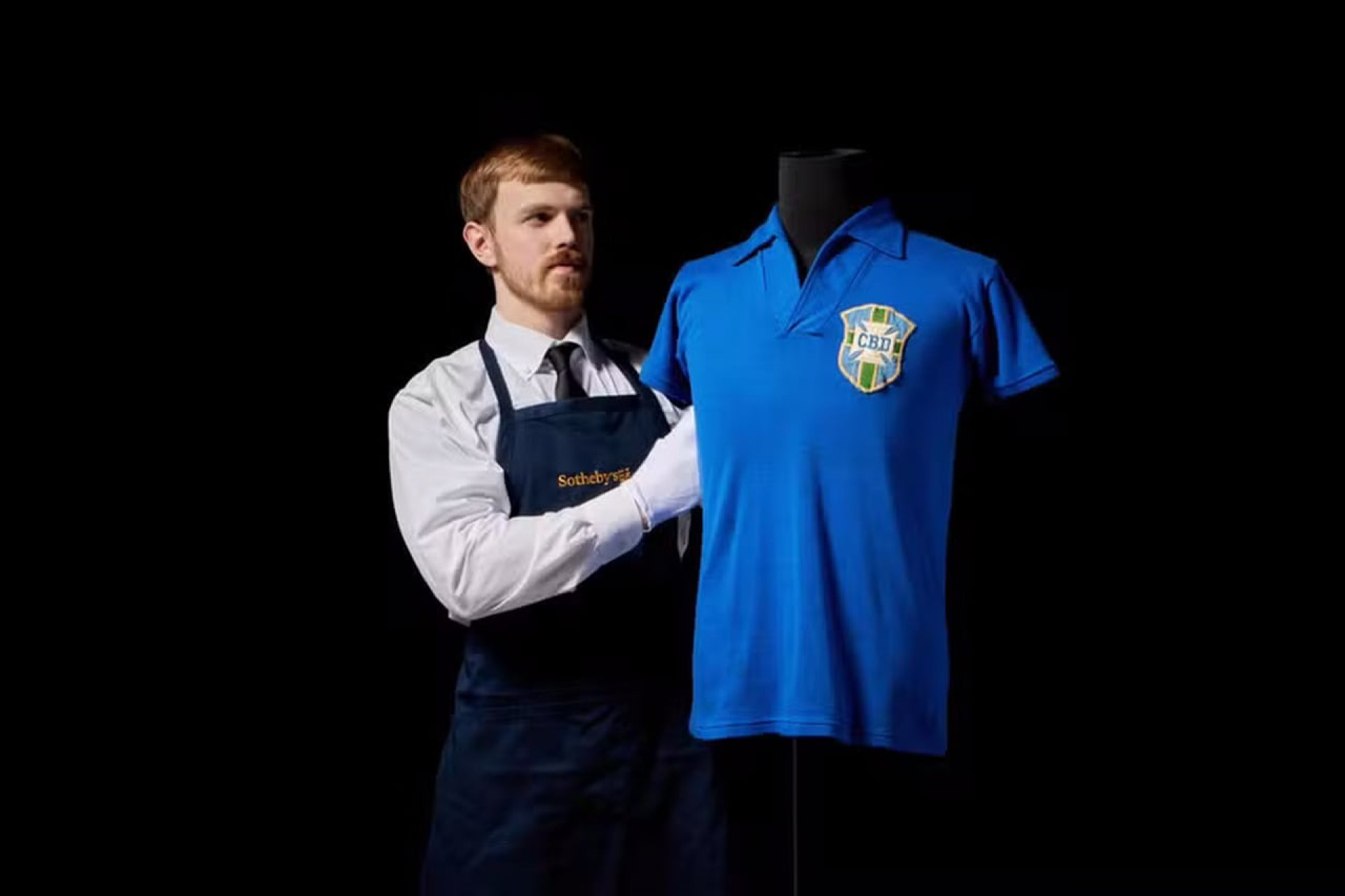 Camisa usada por Pel&eacute; na final da Copa de 1958 &eacute; leiloada por valor milion&aacute;rio