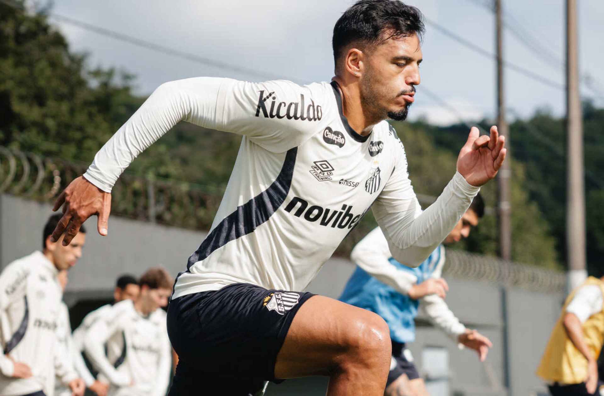 Gabriel Menino pede para virar lateral no Santos e mira retorno &agrave; Sele&ccedil;&atilde;o