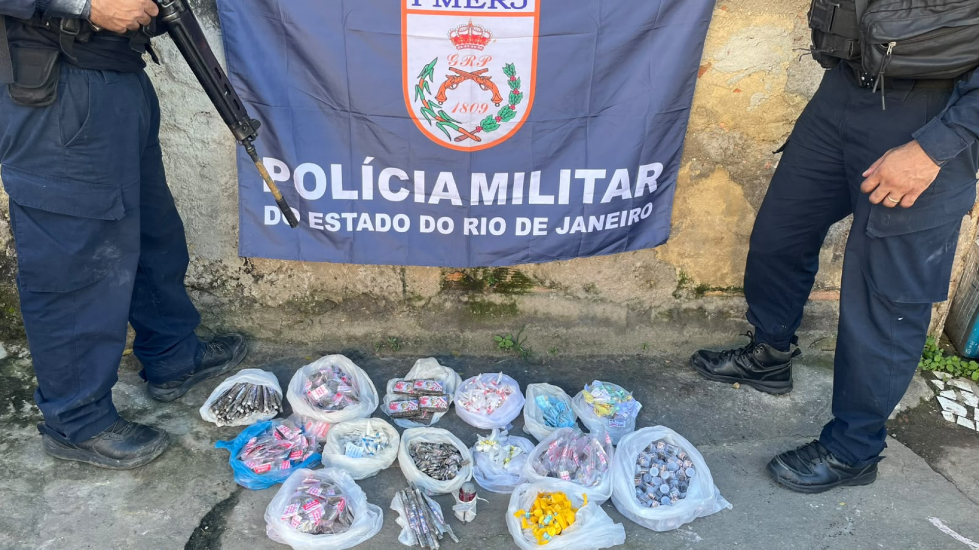 PM prendeu uma mulher e apreendeu um adolescente por tráfico de drogas na Gardênia Azul, Zona Sudoeste - Reprodução / X
