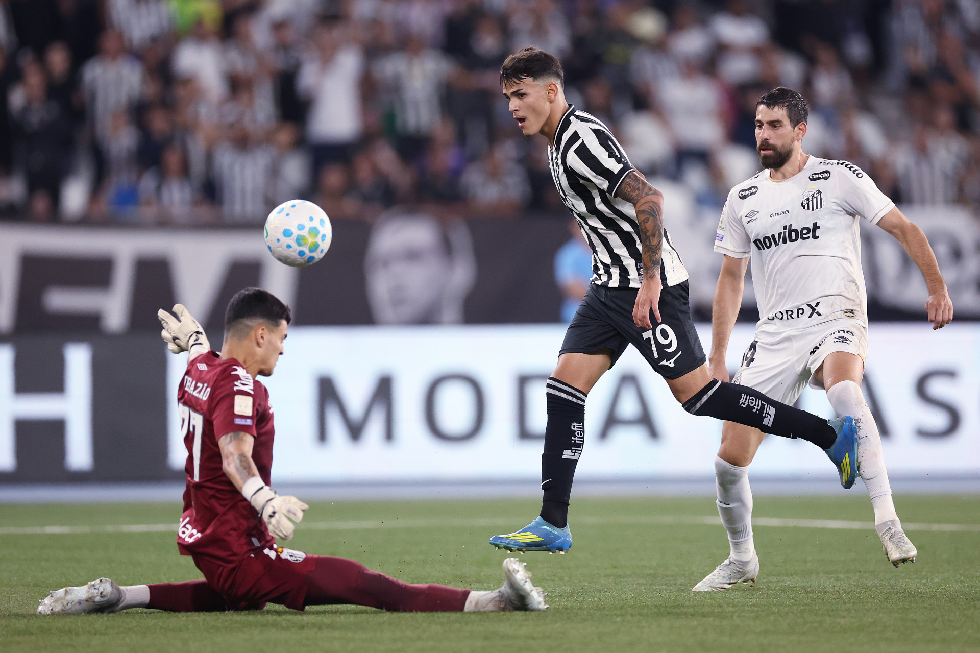 Lucas Emanuel, de 17 anos, marcou pela primeira vez como profissional no Botafogo - V&iacute;tor Silva/Botafogo