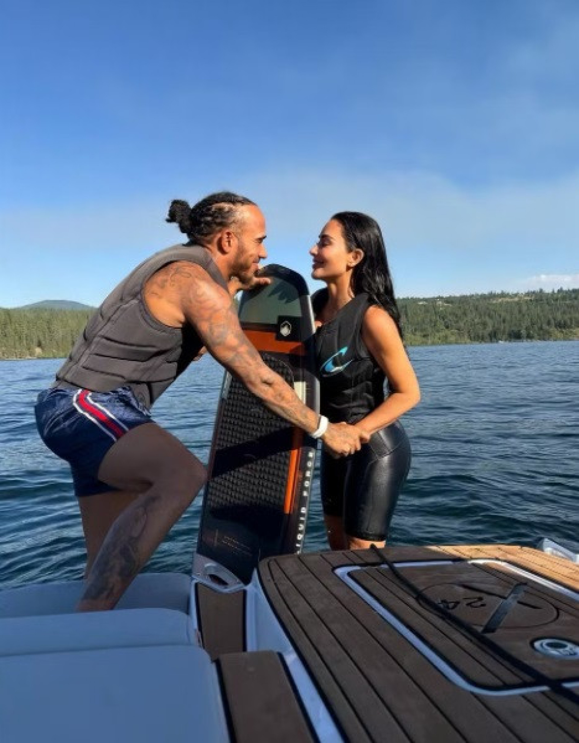 Lewis Hamilton publica fotos românticas com Kim Kardashian nas redes - Reprodução Instagram
