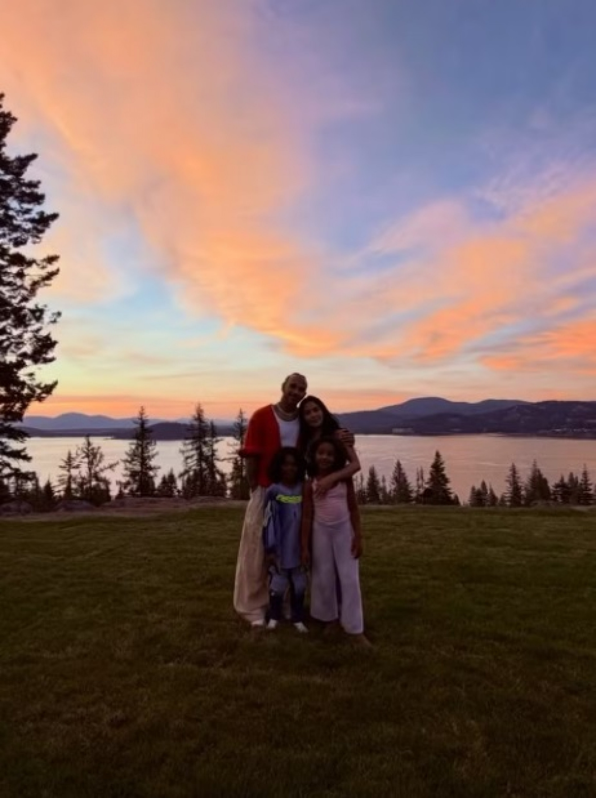 Lewis Hamilton publica fotos românticas com Kim Kardashian nas redes - Reprodução Instagram