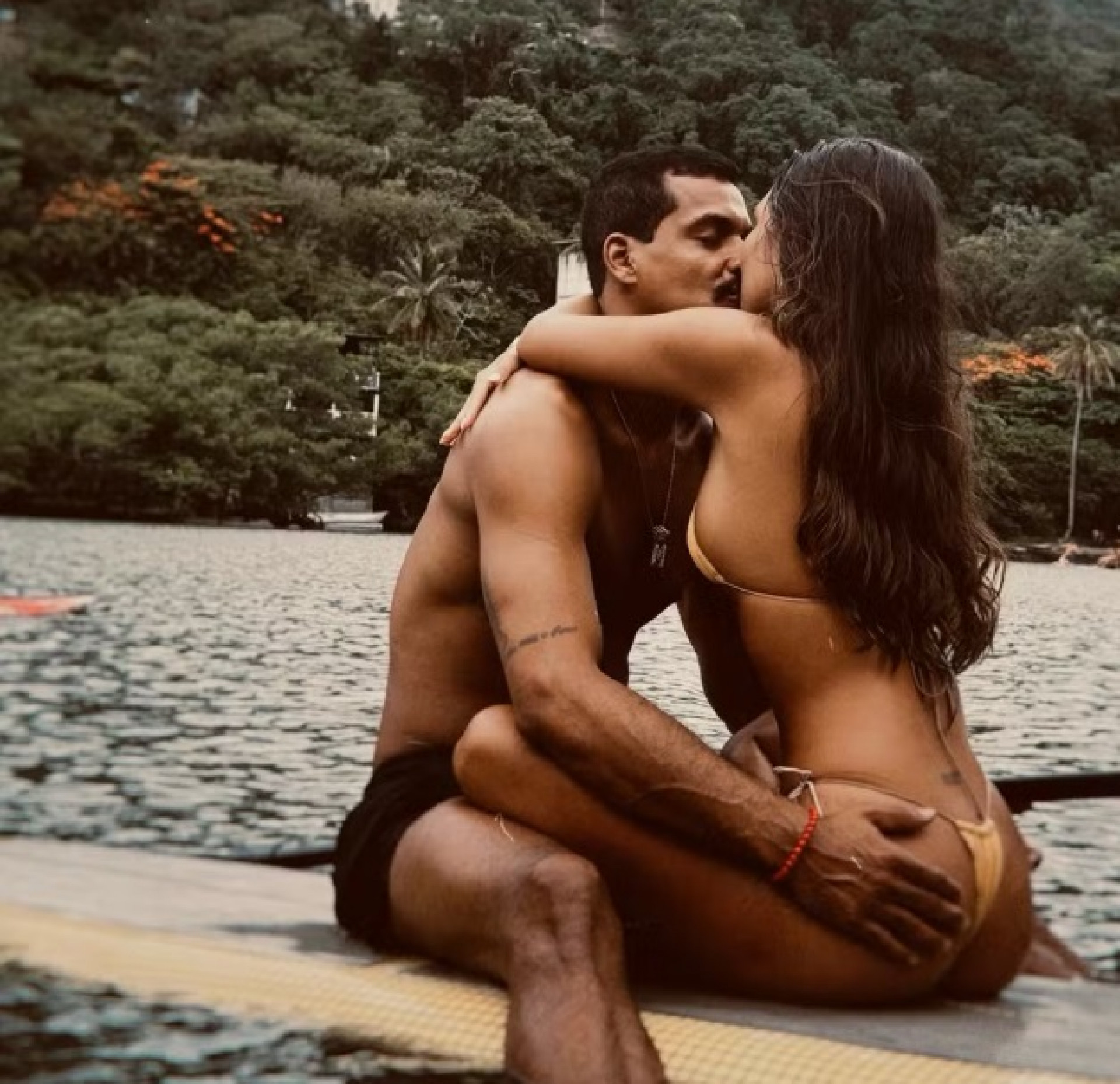 Mell Muzzillo compartilha fotos românticas com Marcello Melo Jr. - Reprodução Instagram