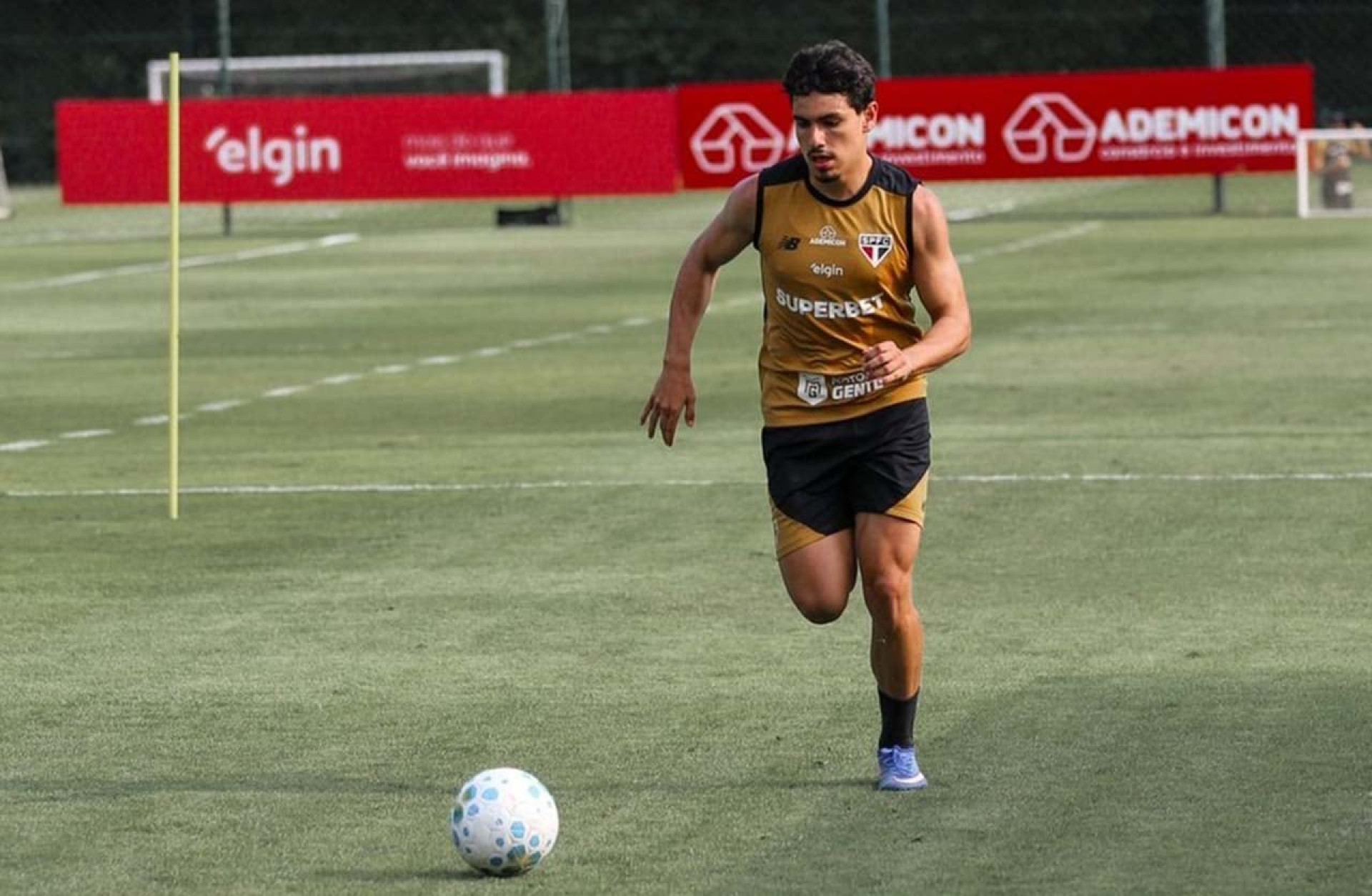 Quatro meses ap&oacute;s retorno, Moreira ainda busca primeira chance no S&atilde;o Paulo
