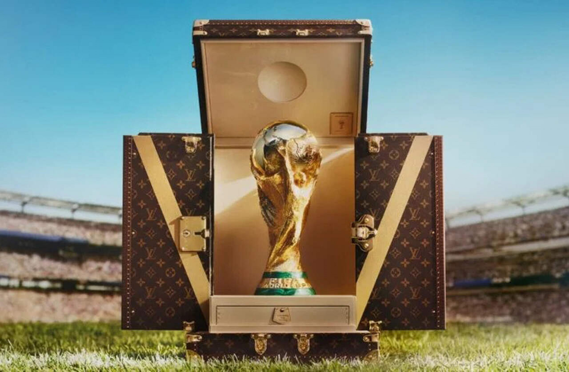 Ta&ccedil;a da Copa do Mundo de 2026 ser&aacute; transportada em ba&uacute; de luxo da Louis Vuitton