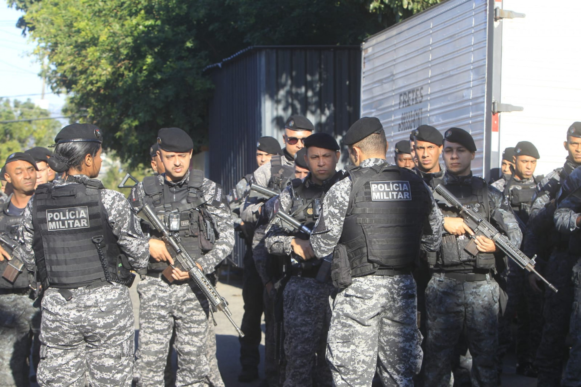 Cerca de 150 policiais reforçam policiamento nos bairros de Cordovil, Brás de Pina e Jardim América - Reginaldo Pimenta/Agência O DIA