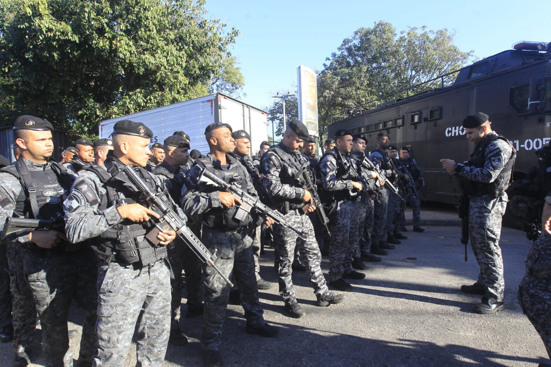 Cerca de 150 policiais reforçam policiamento nos bairros de Cordovil, Brás de Pina e Jardim América - Reginaldo Pimenta/Agência O DIA