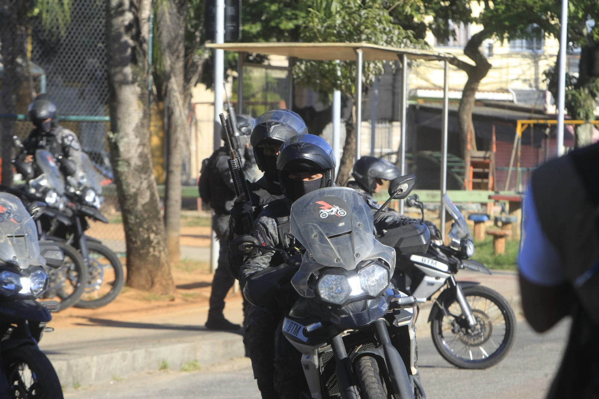 Cerca de 150 policiais reforçam policiamento nos bairros de Cordovil, Brás de Pina e Jardim América - Reginaldo Pimenta/Agência O DIA