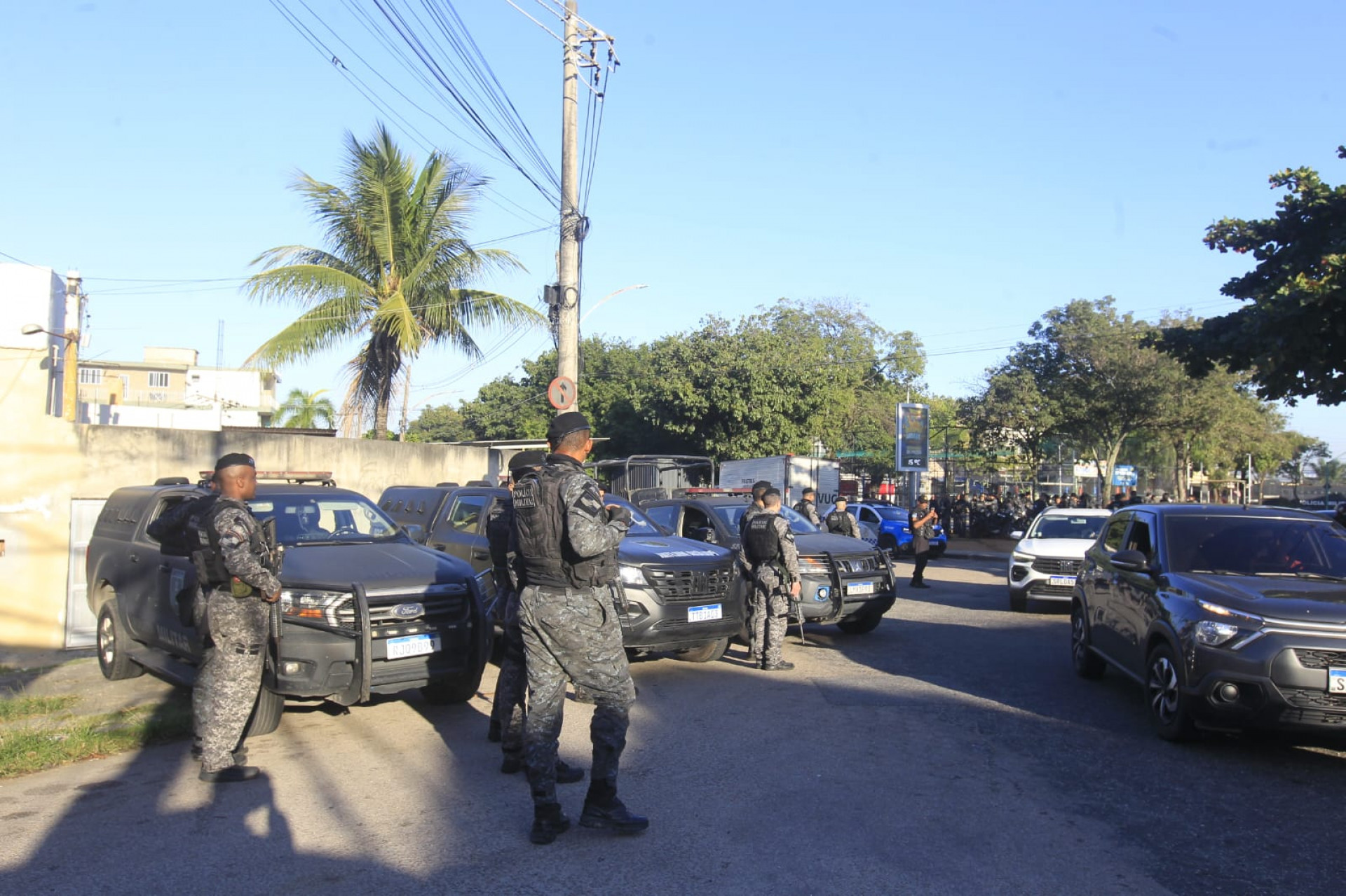 Cerca de 150 policiais reforçam policiamento nos bairros de Cordovil, Brás de Pina e Jardim América - Reginaldo Pimenta/Agência O DIA