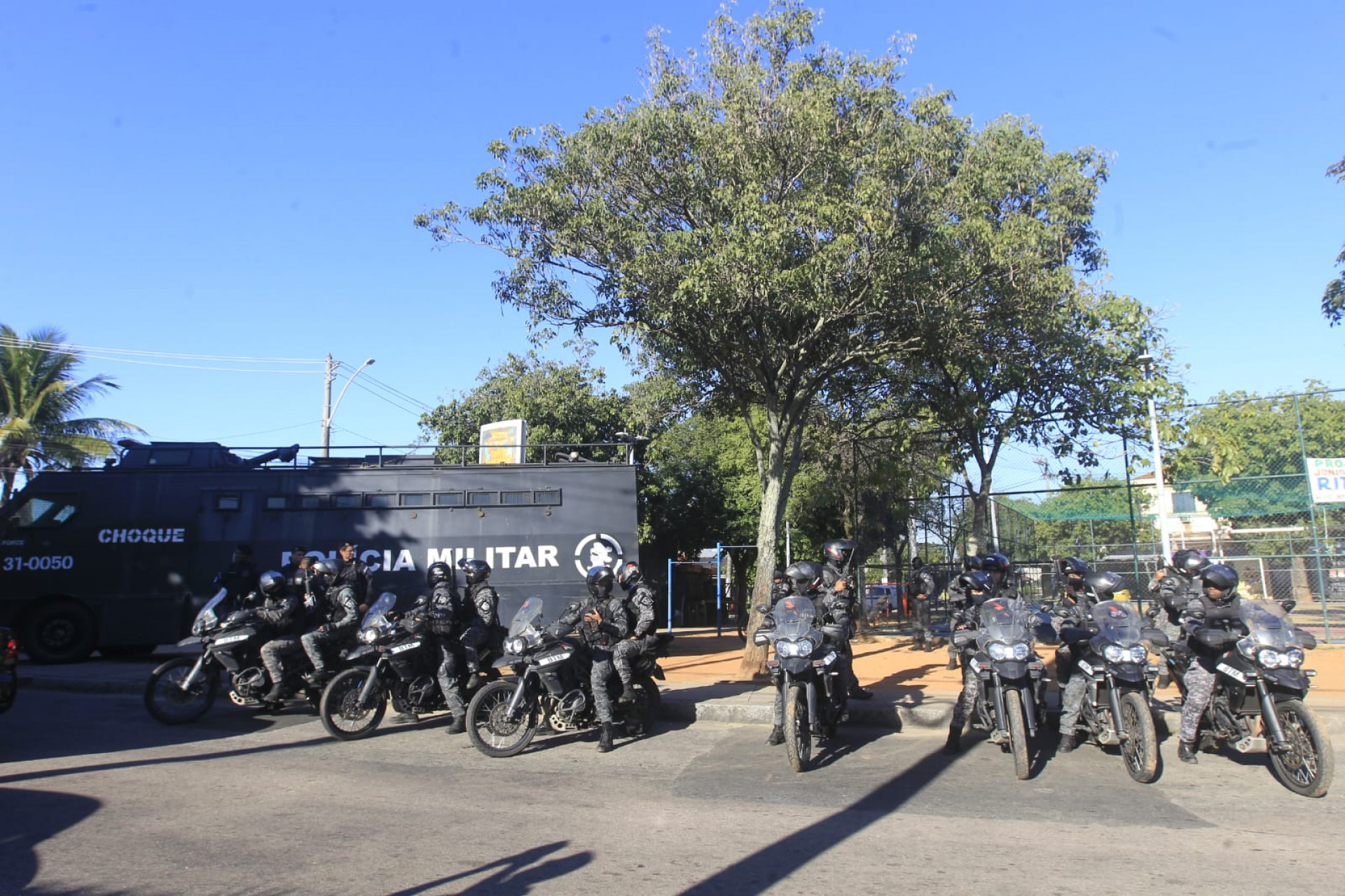 Cerca de 150 policiais reforçam policiamento nos bairros de Cordovil, Brás de Pina e Jardim América - Reginaldo Pimenta/Agência O DIA
