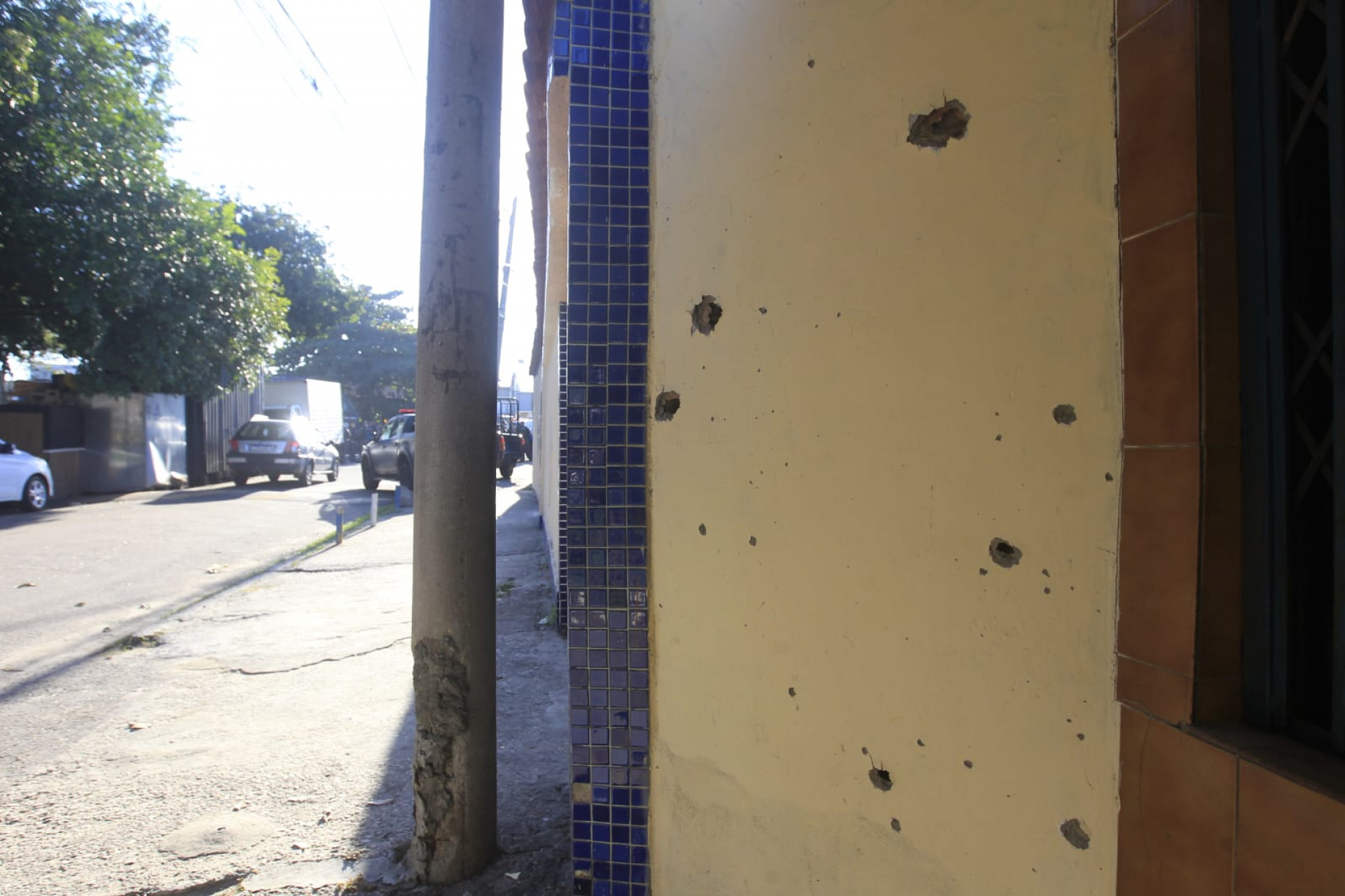 Marcas de tiros mostram rotina de violência na região - Reginaldo Pimenta/Agência O DIA