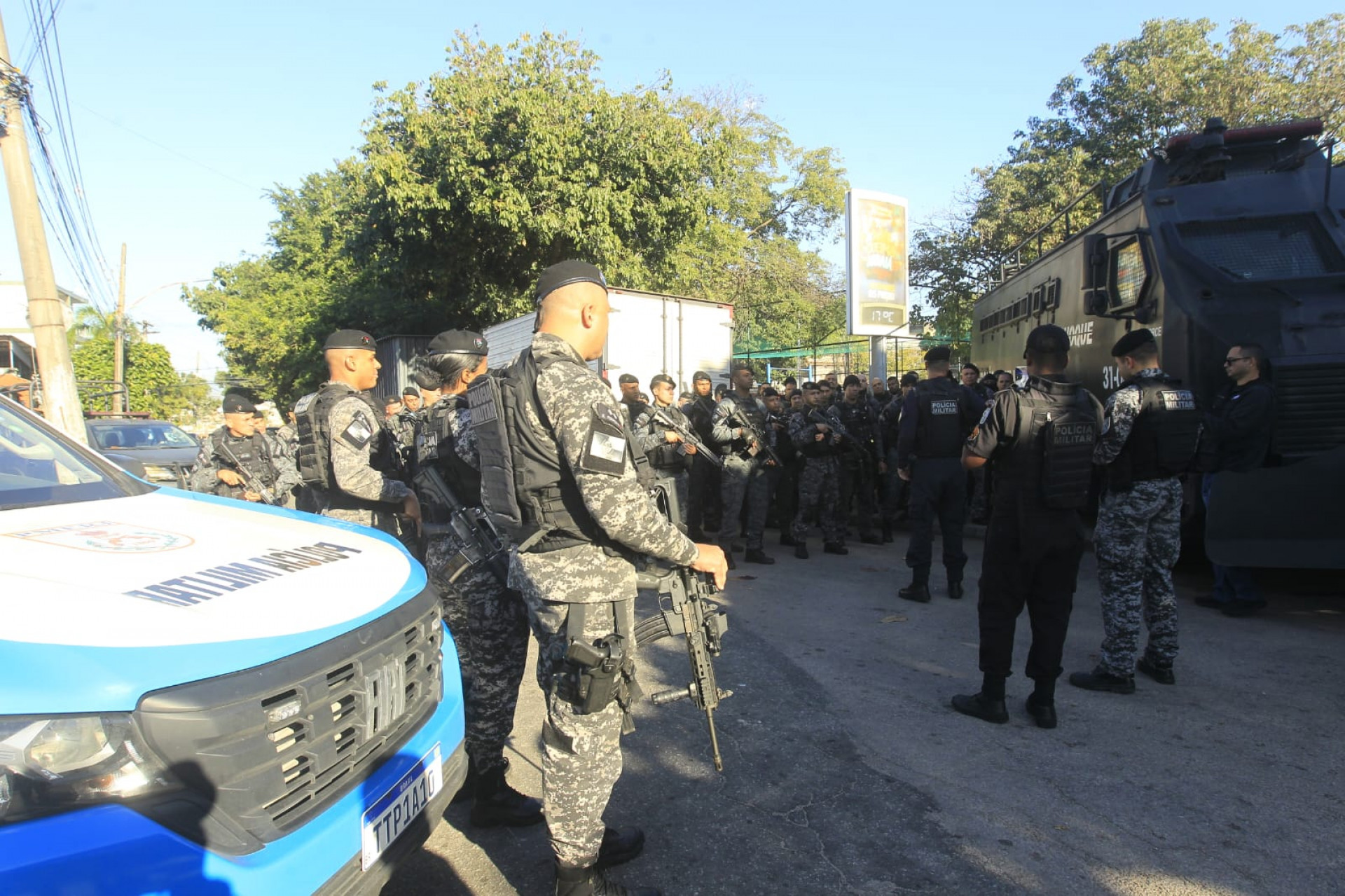 Cerca de 150 policiais reforçam policiamento nos bairros de Cordovil, Brás de Pina e Jardim América - Reginaldo Pimenta/Agência O DIA