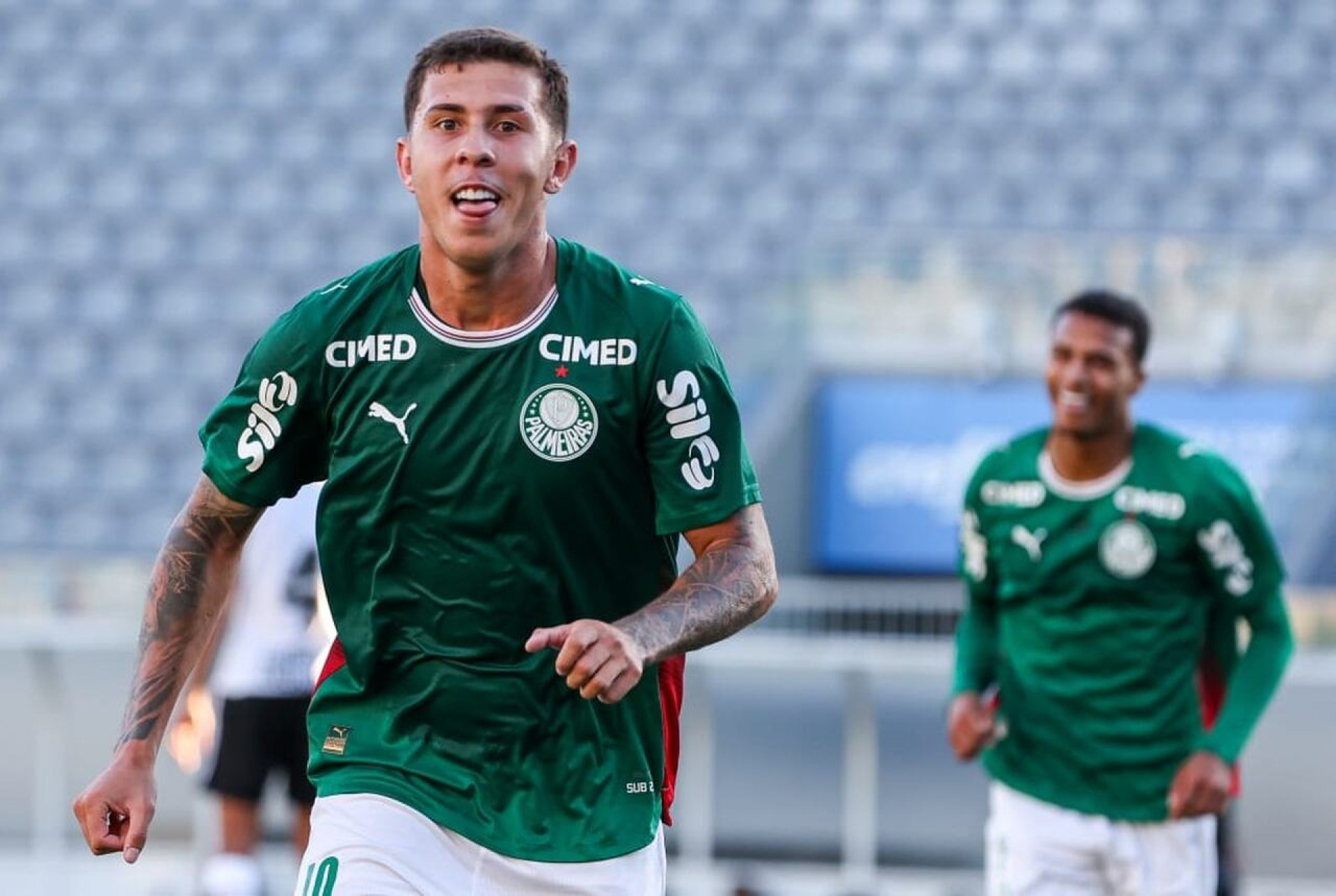 Com dois de Felipe Teresa, Palmeiras vence o Corinthians e avan&ccedil;a no Brasileiro Sub-20