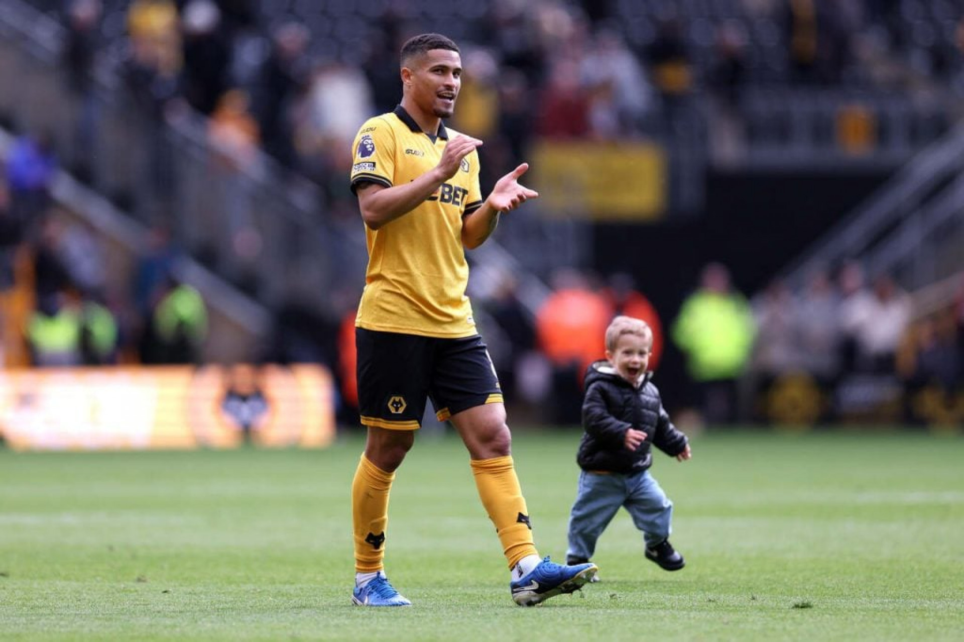 Wolverhampton acerta venda de Jo&atilde;o Gomes por R$ 260 milh&otilde;es