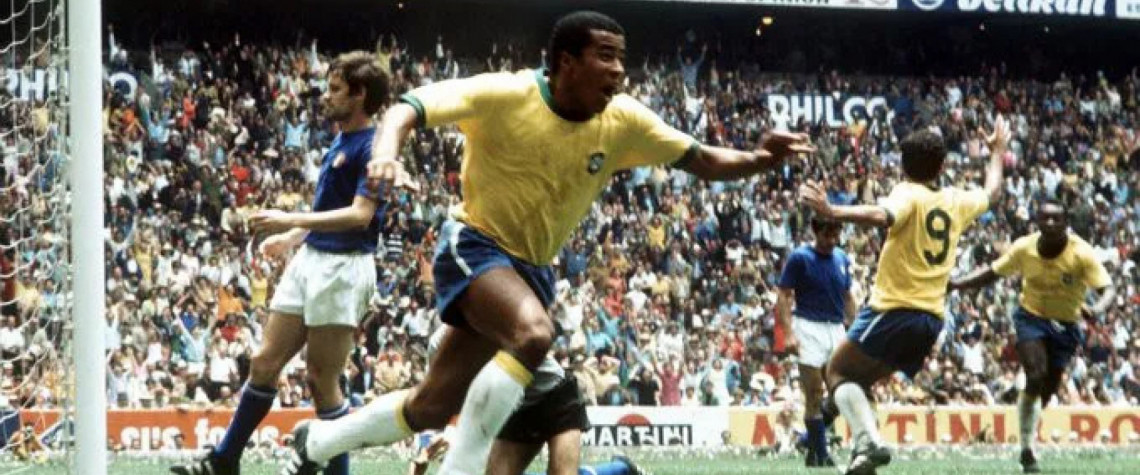 O atacante Jairzinho na vit&oacute;ria do Brasil sobre a It&aacute;lia na Copa de 1970  - Reprodu&ccedil;&atilde;o / Fifa
