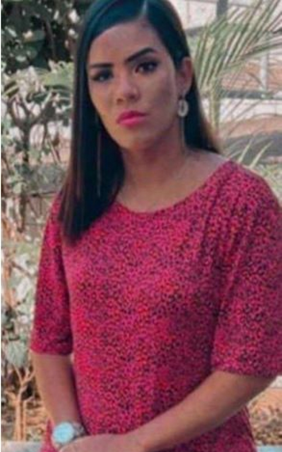 Stefany enviou fotos armadas para intimidar a vítima - Divulgação