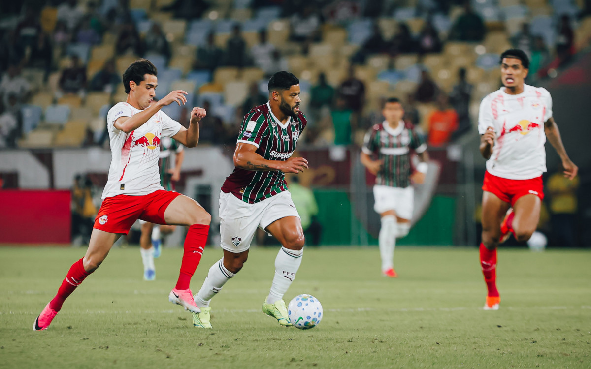 Lance do jogo entre Fluminense e Red Bull Bragantino