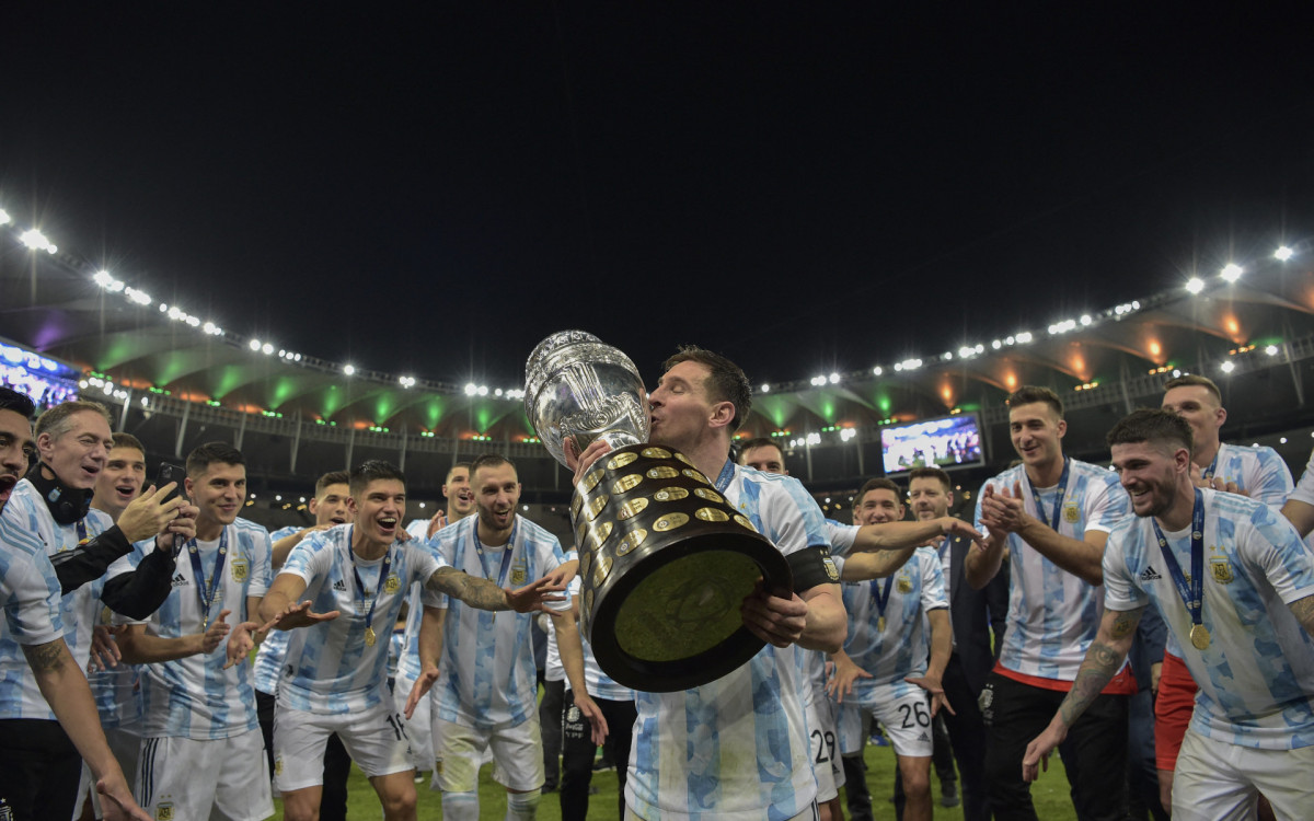 Com Messi como capitão, jogadores da Argentina celebram o título da Copa América de 2019, no Maracanã