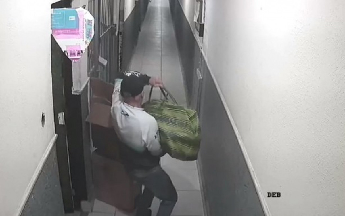 Homem furtou mais de R$ 70 mil em produtos de loja especializada em perucas