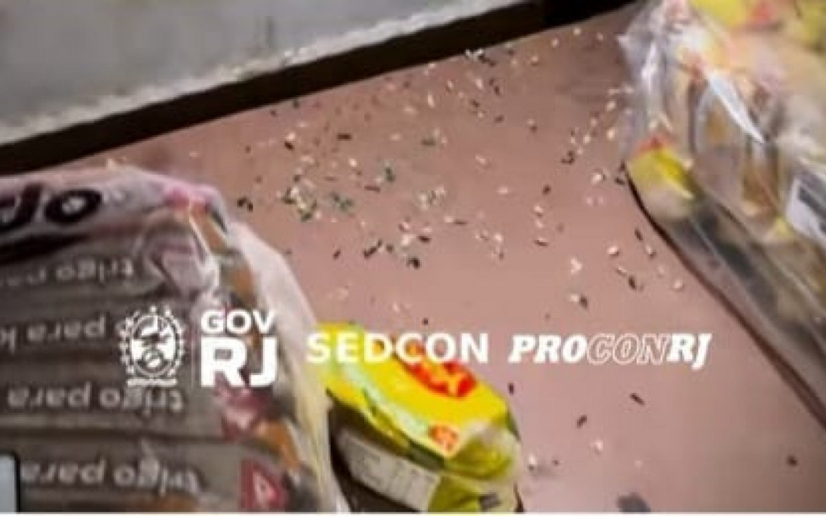 Alimentos cercados por fezes são registrados pelos fiscais