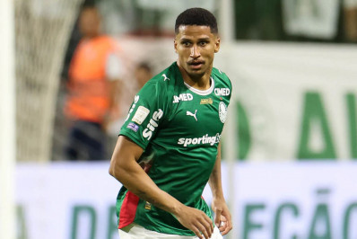 Vasco monitora quatro zagueiros no mercado