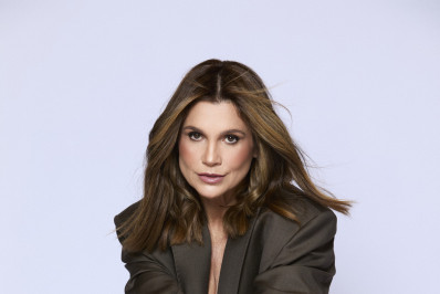 Flávia Alessandra festeja sucesso de personagem e adianta reviravoltas