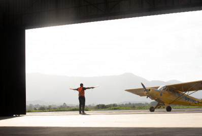 Maricá é a primeira cidade do país a financiar formação de pilotos comerciais e mecânicos para jovens