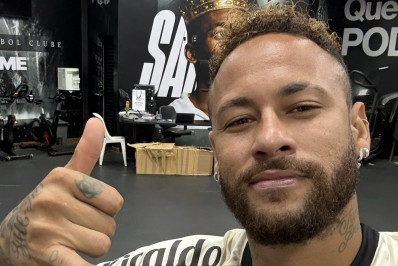 Santos deve R$ 80 milhões a Neymar e pagará R$ 1 milhão por mês