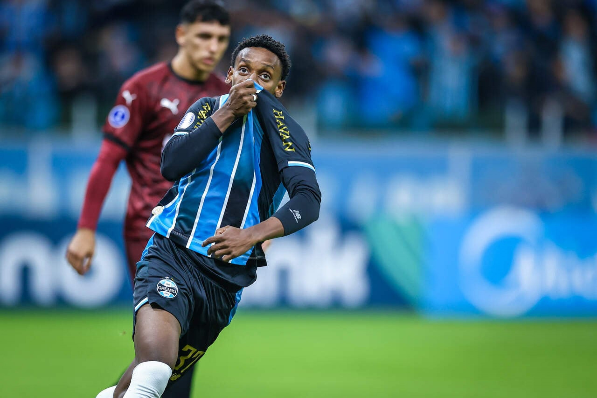 Gabriel Mec adia decis&atilde;o e deixa Gr&ecirc;mio em compasso de espera