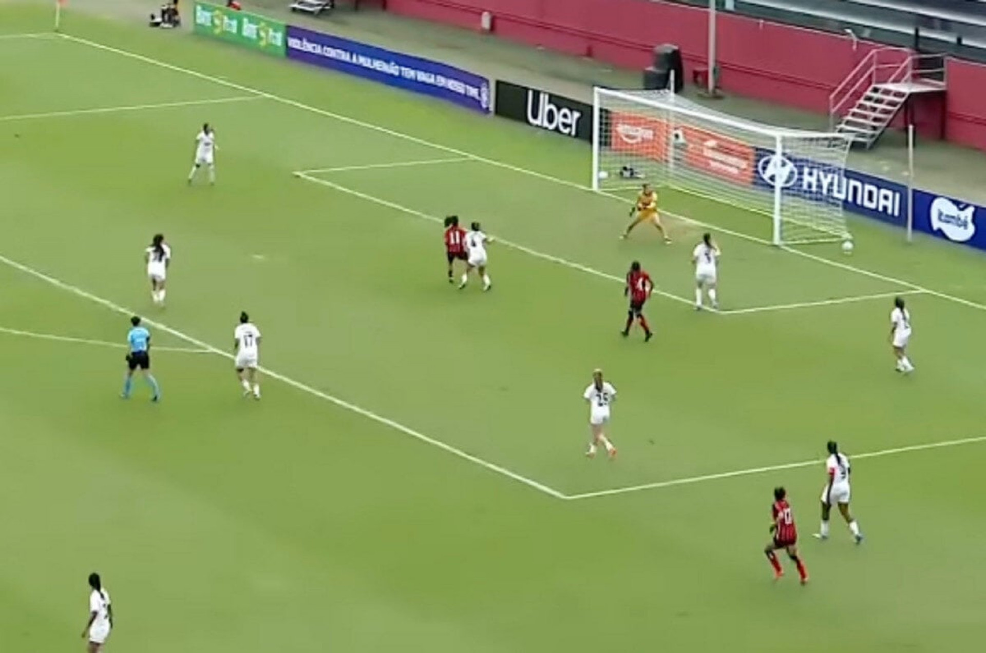 Vit&oacute;ria bate o Botafogo e foge do Z2 no Brasileir&atilde;o Feminino