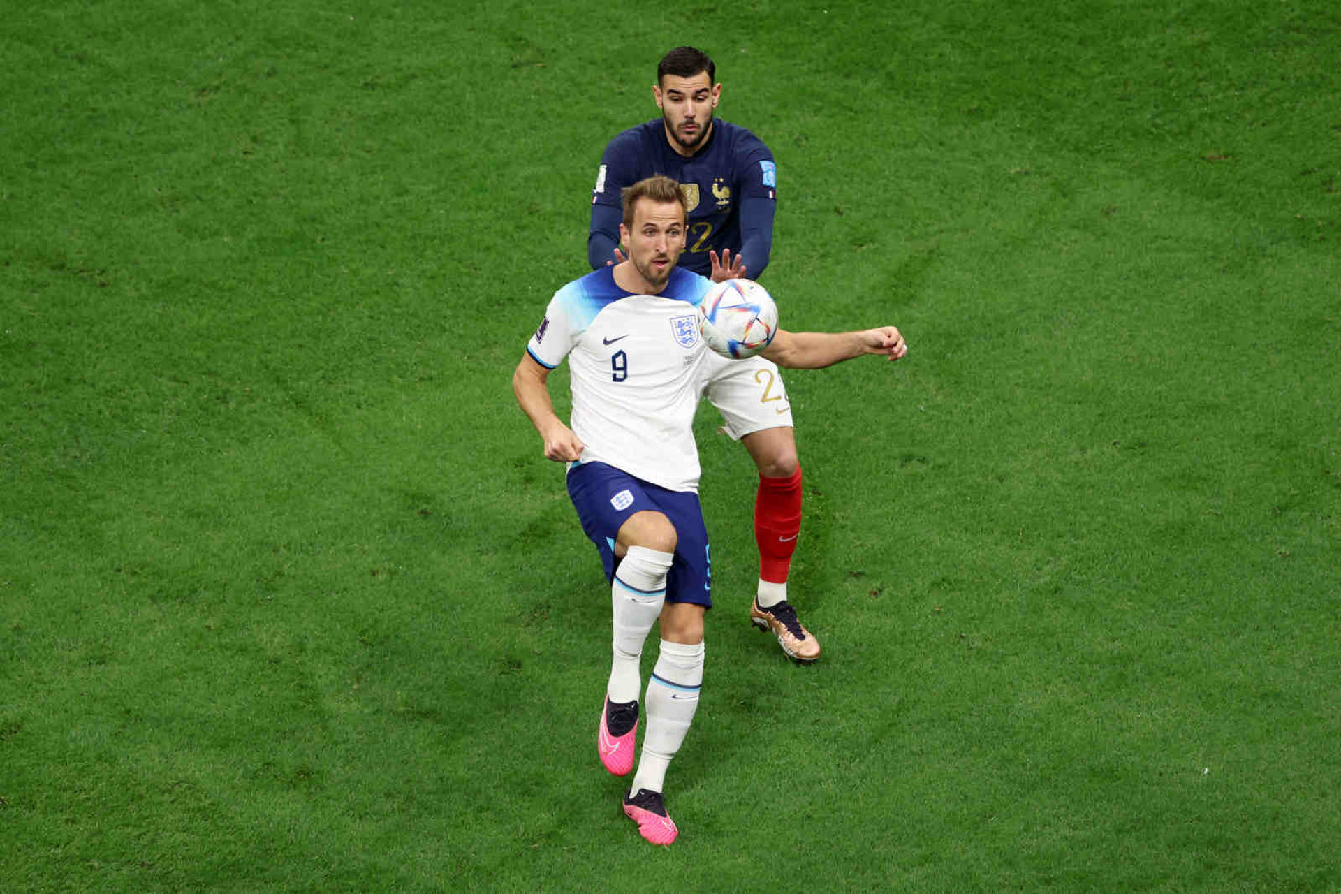 Com pr&ecirc;mio de consola&ccedil;&atilde;o em jogo, Fran&ccedil;a e Inglaterra revivem rivalidade hist&oacute;rica