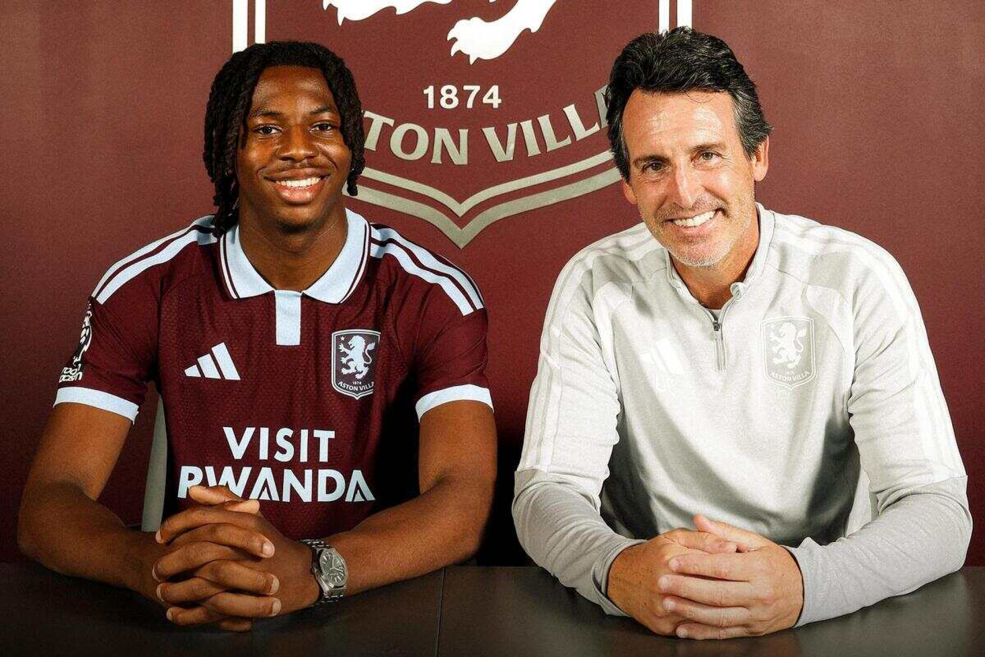 Aston Villa anuncia contrata&ccedil;&atilde;o de destaque da Copa do Mundo