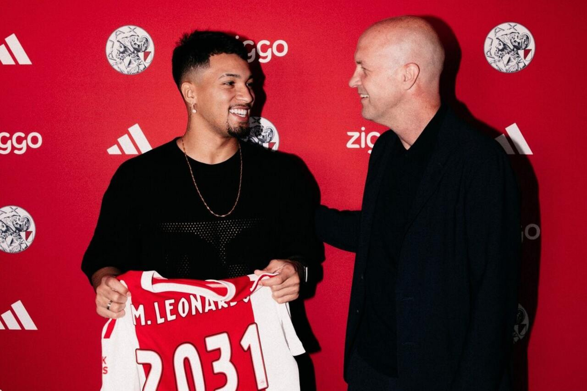 Ajax anuncia contrata&ccedil;&atilde;o de Marcos Leonardo