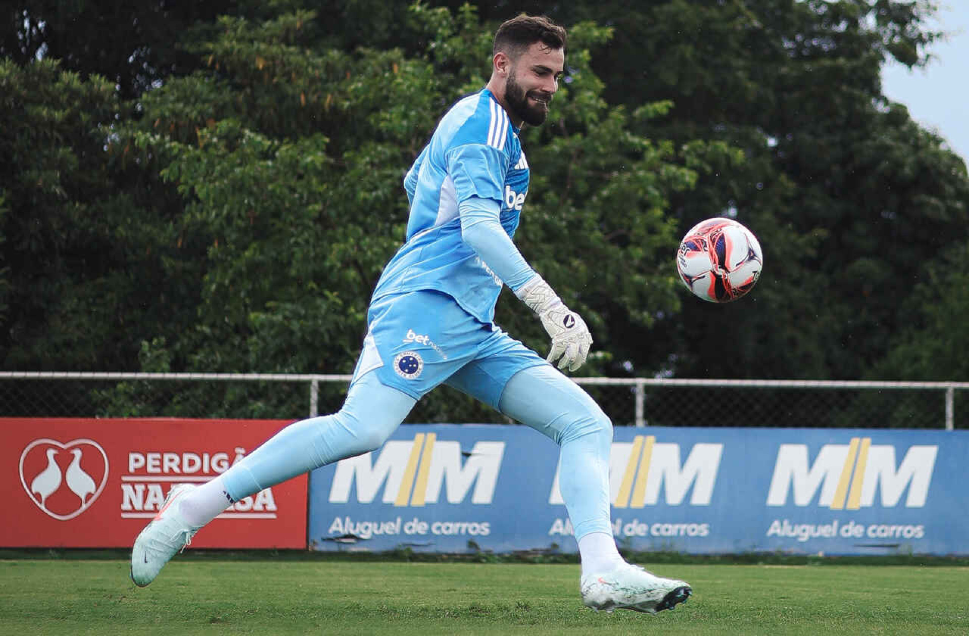 Internacional anuncia contrata&ccedil;&atilde;o do goleiro Matheus Cunha