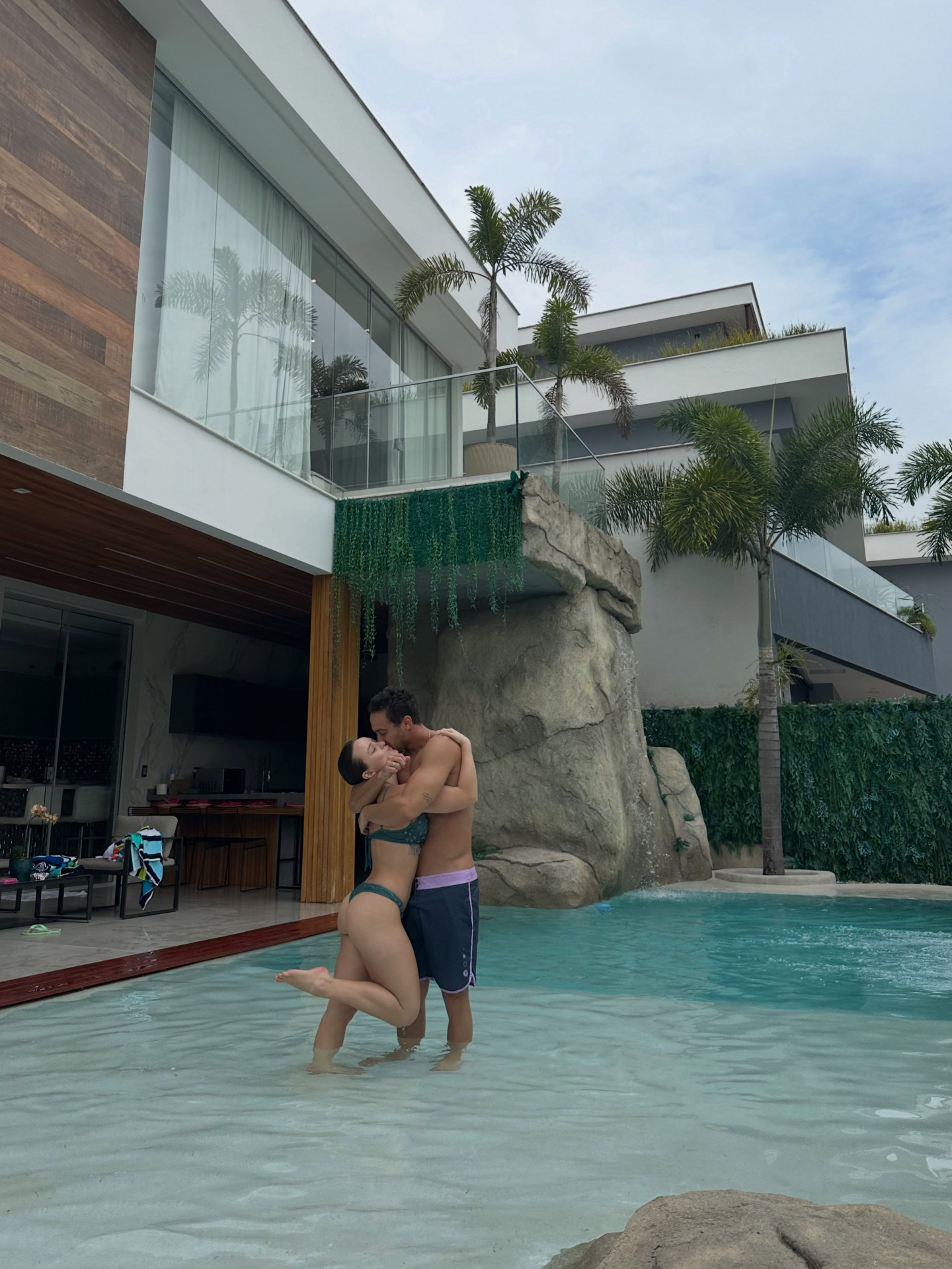 Larissa Manoela resgatou cliques ao lado do marido  - Reprodução/Instagram 