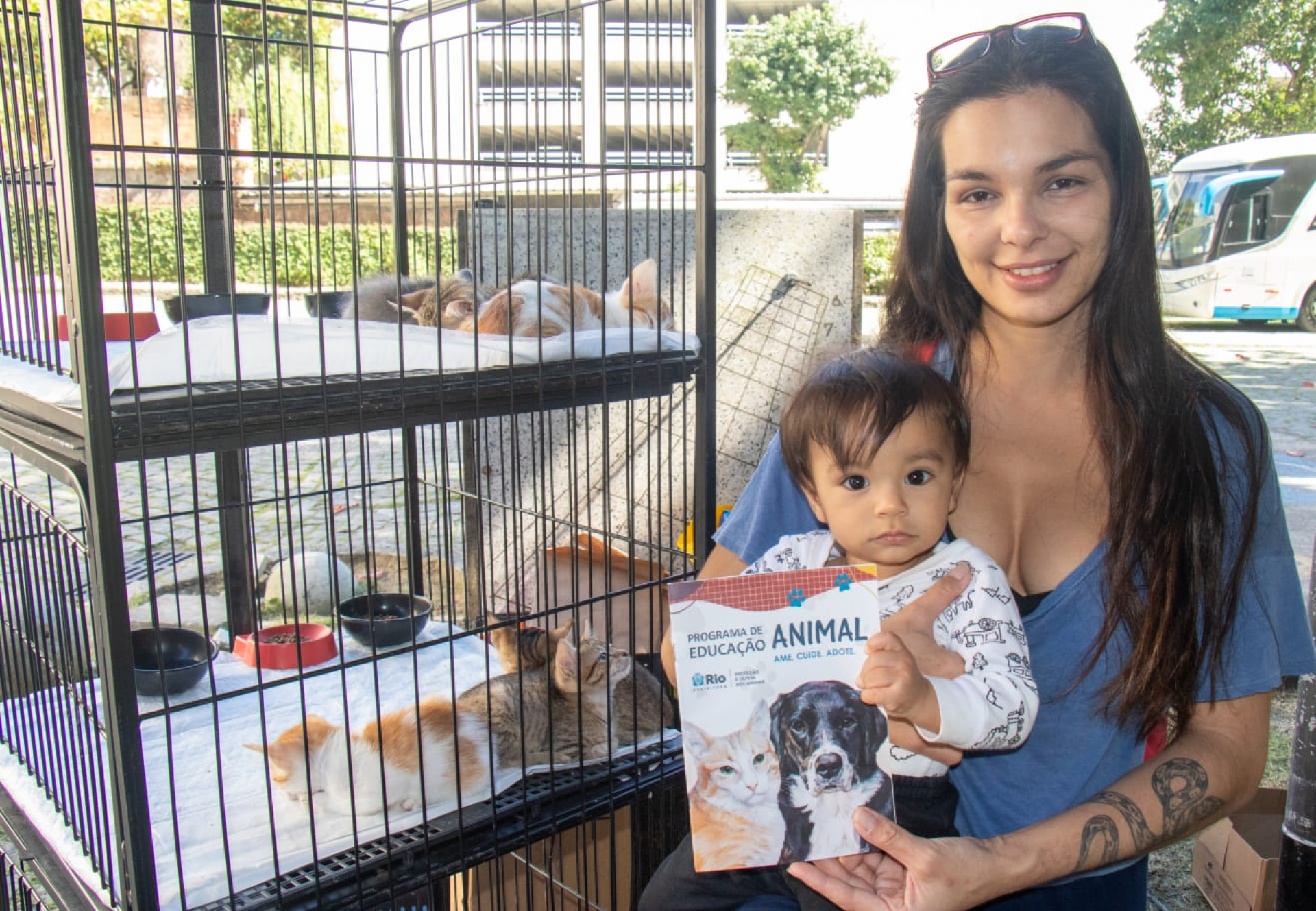 Amanda Gomes ficou tentada a levar um gatinho para casa - Érica Martin / Agência O DIA