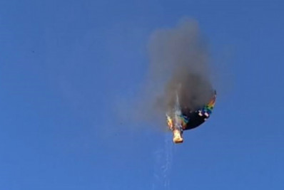 Queda de balão provoca incêndio em Itacoatiara, na Região Oceânica