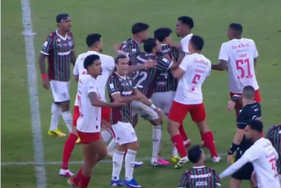 Briga generalizada em jogo do Fluminense repercute na web: 'Clima de UFC'