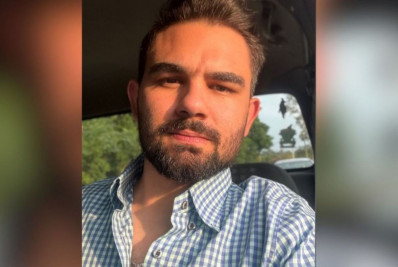 Aluno de escola de aviação morre após 'banho de óleo' em formatura